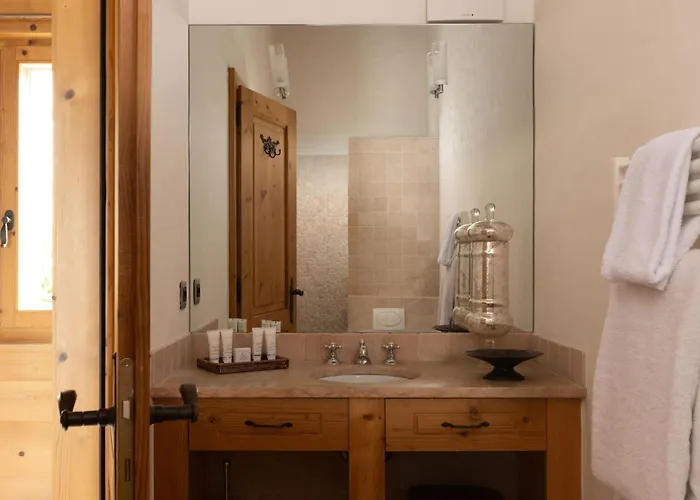 Jenna - By Emerald בקתה